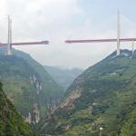Най-високият мост в света се извисява на зашеметяващите 565 метра над речната долина
