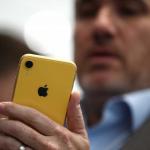 Apple предупреждава: Дръжте iPhone 12 далеч от пейсмейкъра си