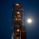 NASA отложи изстрелването на мегаракетата към Луната заради тропическата буря Никол