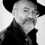 Автентичната тъпота всеки път надминава изкуствения интелект ❤️ Тери Пратчет