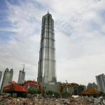 Инженери в Китай „преместиха“ 5-етажно училище