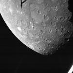 “БепиКоломбо“ направи тази прелестна снимка на северното полукълбо на Меркурий