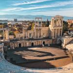 Амфитеатърът в Пловдив: Гласът на древността под тепетата