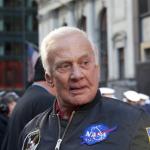 Странната причина, поради която Бъз Олдрин носи три часовника