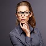 Според изследванията жените с очила са по-търсени