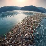 Катамаран ще почиства океана от боклук и ще го превръща в гориво