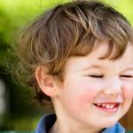 Досадните тикове: детето непрекъснато мига с очи 