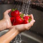Как най-правилно да миете ягодите