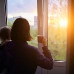 Защо изпитваме вина, когато си стоим у дома при хубаво време