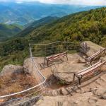 Бекови скали: Панорамната площадка над Равногор — естествен “балкон” към Родопите