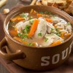 Пилешката супа е лек от хиляди години. Но защо?