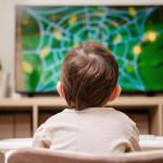 Времето пред екрана може да има изненадващ ефект върху способността на децата ни да обработват усещания