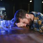 Виц: Пиян звъни на вратата