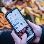 Виц: Как се казва човек, който не проверява Instagram-а си 24 часа?