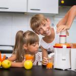 Сок от морков или праскова: кой стимулира по-добре растежа на детето