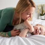 Полезно ли е гъделичкането на бебетата