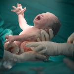 Как се променя бебето в първите дни след раждането