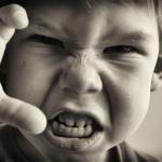 Ако детето се тръшка и проявява автоагресия, виновен ли е родителят?