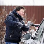 Не загрявайте двигателя на колата, когато е студено