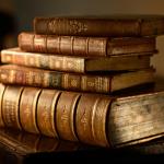 На какво се дължи ароматът на старите книги?