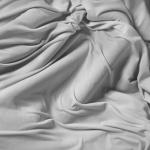 Нелицеприятната истина за чаршафите, в които спите