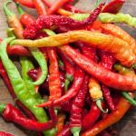 Защо някои сортове чушки са люти