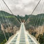 Видео: Стъкленият мост над бездната