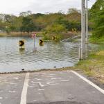 Видео: Наводнение изяжда асфалтов път