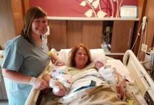 Жена износи внуците си, след като ракът остави дъщеря ѝ безплодна