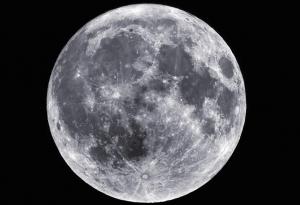 Това са първите снимки въобще на обратната страна на Луната