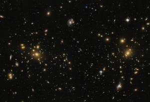 Откриха огромен радио „мост“, свързващ две галактики, на път да се слеят