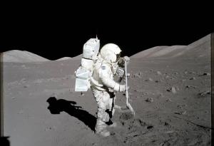Пробите от “Аполо” показват, че на Луната има водород, запратен от Слънцето