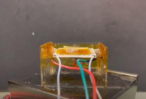 Учени разработиха "подскачащ" като скакалец материал за меки роботи