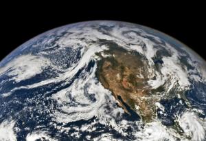 Необичайно силната атмосферна река може да се окаже сред най-интензивните от 23 години насам