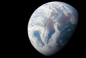 Тези невероятни снимки на Земята от „Джуно“ ще разтопят сърцето ви