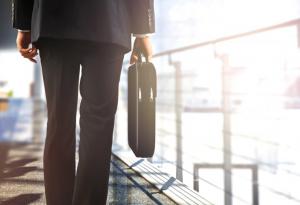 Защо по-младите напускат