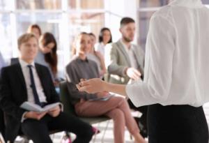 Какво е нужно, за да се създаде усещане за принадлежност към работата?