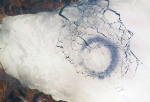 Разплетоха мистерията на странните ледени кръгове в Сибир