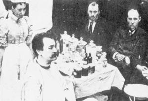 Историята на лекаря, който вкарва водород в ануса си, за да спаси хиляди