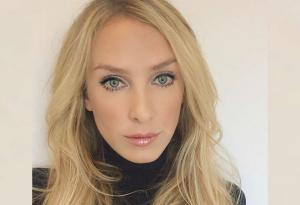 Тази жена е своя собствена близначка