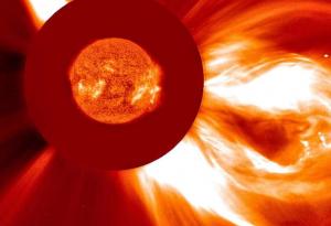 „Солър орбитър“ засне тези впечатляващи коронални изхвърляния на маса