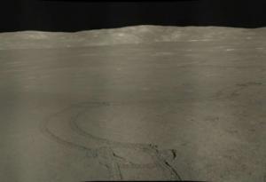 "Юту 2" направи тази невероятна панорамна снимка на Луната