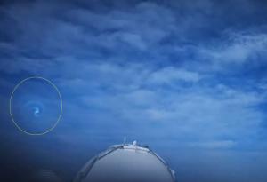 Вижте как мистериозен „летящ въртоп“ преминава в небето над Хавай