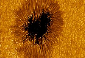 Това гигантско слънчево петно е с размера на нашата планета