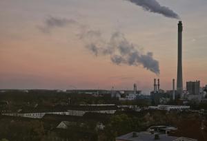 Емисии наполовина: Как въглеродният пазар в ЕС стана гръбнакът на зелената икономика?