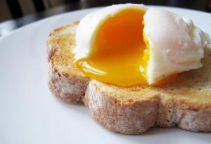 Най-полезната и най-вредна закуска, която да приготвим с яйца 