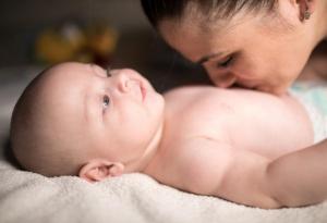 Кога масажът на бебето е от полза и кога вреди