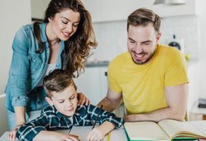 Как правилно да хвалим детето