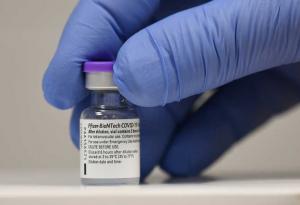 Ефикасността на ваксината на Pfizer спада драстично за 6 месеца