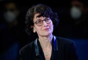 Йозлем Тюреджи: COVID-19 ще бъде част от живота ни още няколко години, но ще е контролируем